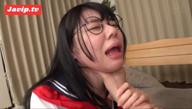 fc2ppv-4660697 - 【今だけ特別割引!】制服コスプレメガネ女子がおじさんの体にしがみつく様子がエロい