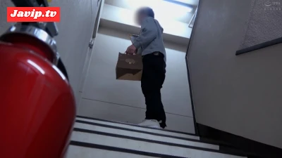 fc2ppv-4664157 - 【団地妻の誘惑】「ウチの旦那より全然大きいわぁ…」玄関先で挨拶をして大胆にも即セックス！これが欲求不満を募らせた寂しがり屋の団地妻なのかァ？！【4/4】