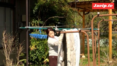 fc2ppv-4676511 - M915G03 一人暮らしの五十路熟女が寂しさ紛らすAV出演！裏山の竹藪で野外活動！青空の下で中出しSEX！