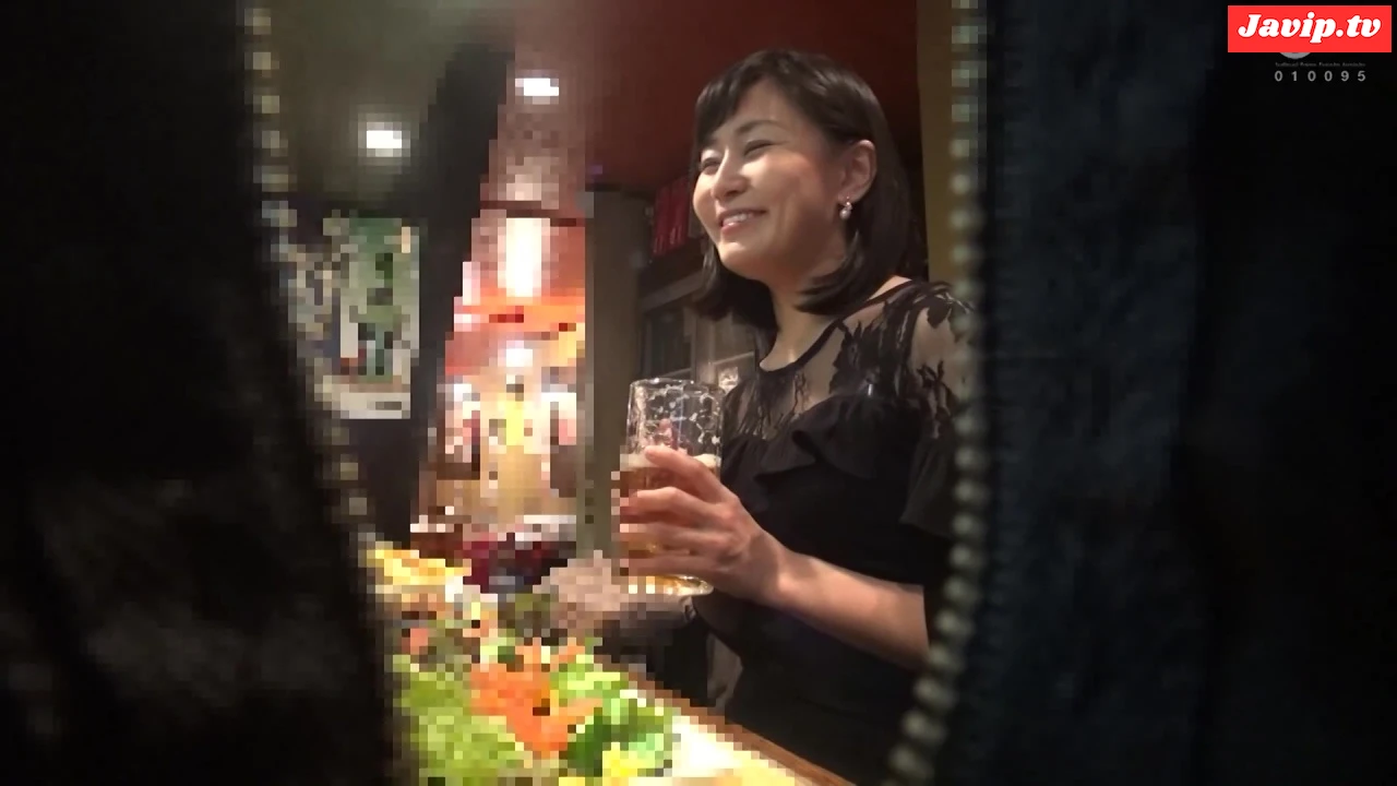 fc2ppv-4639375 - 【人妻ナンパ】「相席OKってことはヤル気満々？！」隙を見て速攻で家に連れ込み即ハメ！【12/25】 - FC2PPV動画をオンラインで視聴 - jaVip