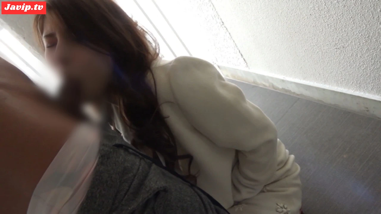 fc2ppv-4647515 - 【素人・野外】鼻筋くっきり美顔、美脚で完璧スタイルの37歳人妻。 団地の共用部分で、誰か来るかもしれない興奮を味わいながら不倫セックス絶頂。 - FC2PPV動画をオンラインで視聴 - jaVip