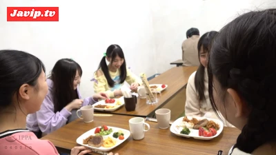 fc2ppv-4655314 - 【マニア向け】貧困美〇女を集めたボランティア事業わいせつ食堂【第一弾】