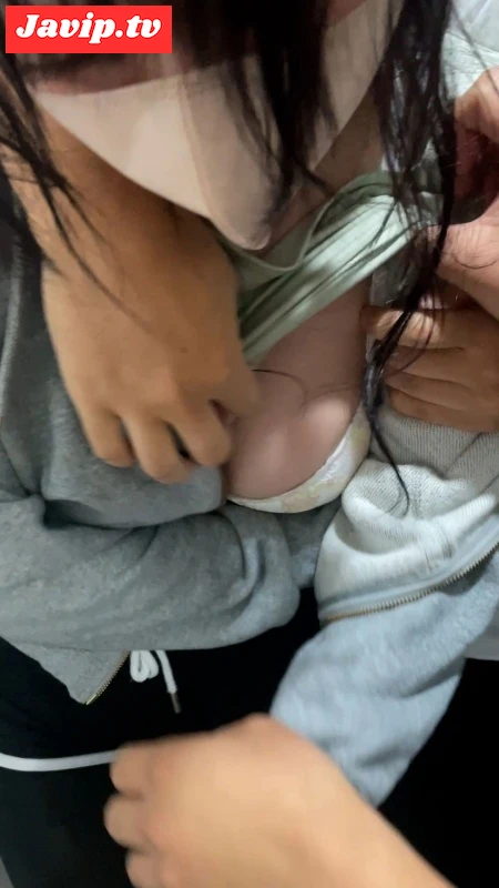 fc2ppv-4656011 - The neat delivery man was a nice buddy and had beautiful big breasts. Suddenly breast massaging and group touching [female delivery worker] - FC2PPV動画をオンラインで視聴 - jaVip